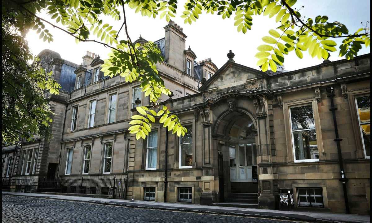 Обучение в эдинбургском университете в 2021 году: курсы, обучение, рейтинги