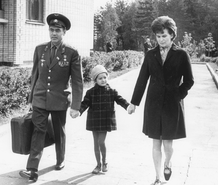Юрий николаев: биография ведущего «утренней почты» и «утренней звезды»