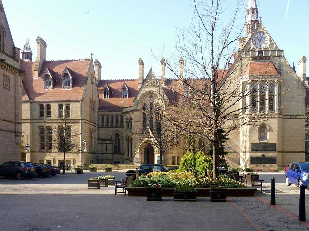 Манчестерский университет: плата за прием, курсы и обучение (2023 г.)