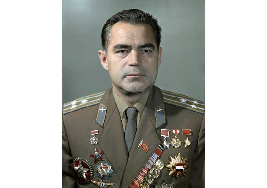 Валерий николаев
