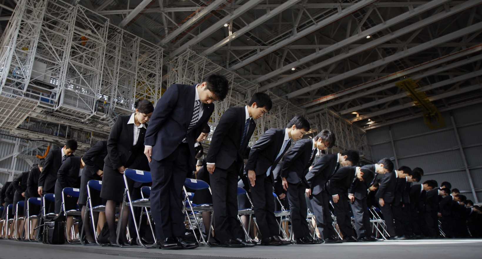 Чем привлекает работа в японии: средняя заработная плата, продолжительность отпусков и график работы