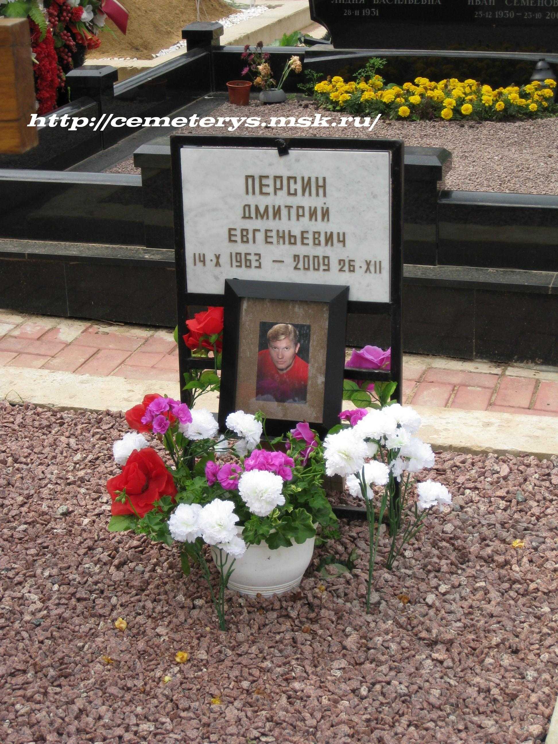 Как выглядит могила дмитрия жулина