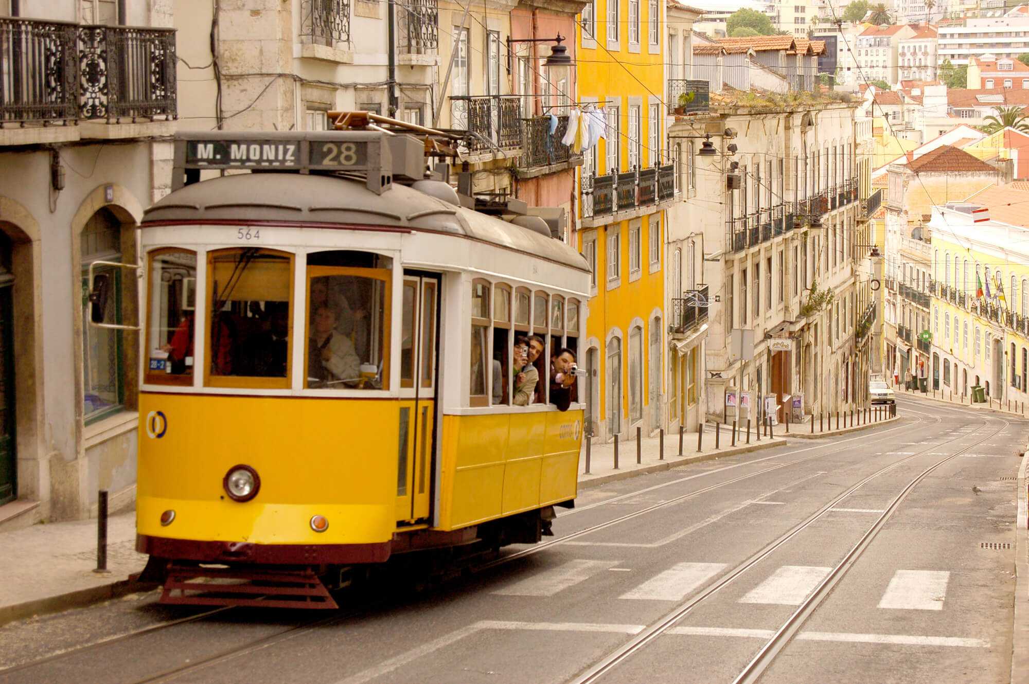 Как добраться из барселона в лиссабон на поезде, машине, самолете