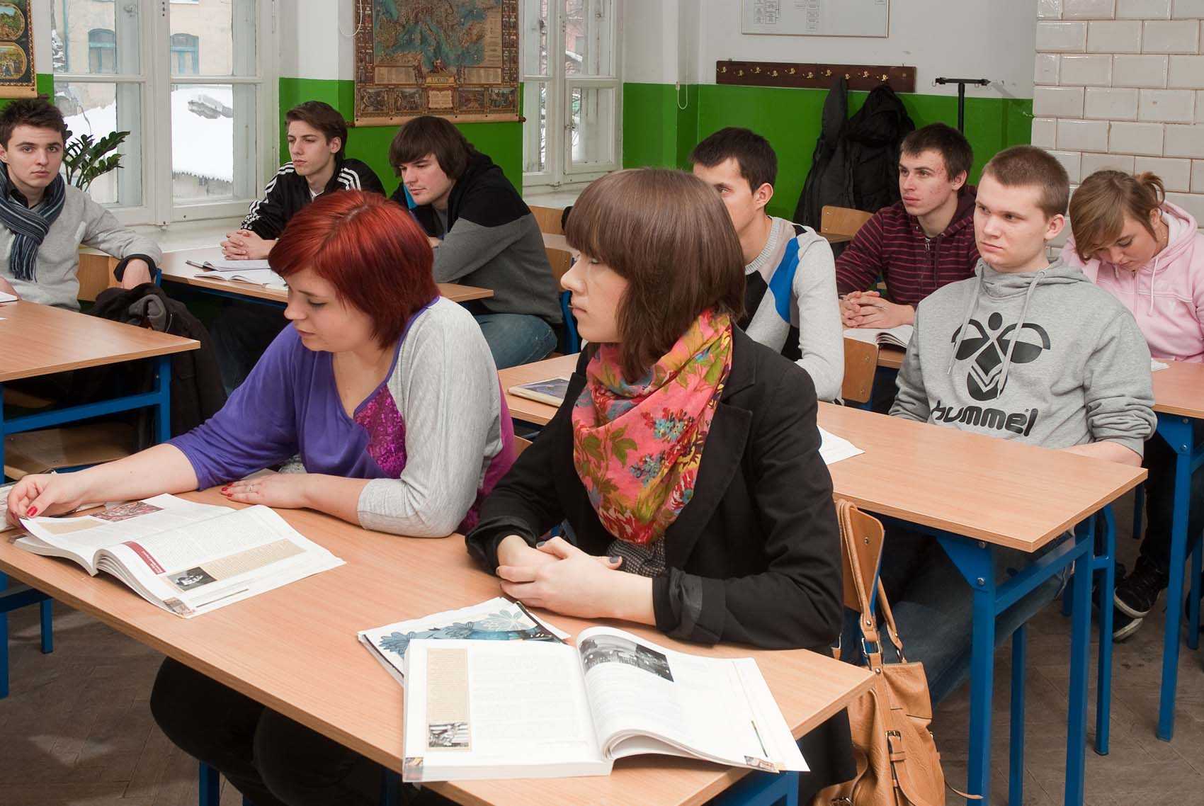 Бесплатное обучение в полицеальных школах Польши в 2023 году Основные правила поступления в полицеальную школу Полицеальная школа Косинус Cosinus в Варшаве Обзор школ в Варшаве, Кракове, Вроцлаве и Познани