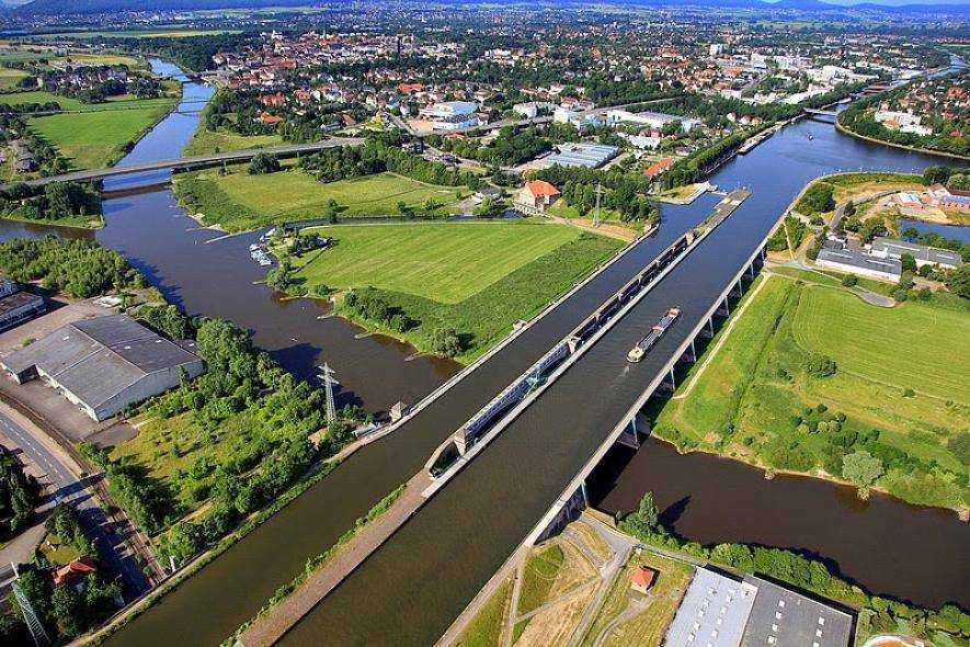 Река над рекой: удивительный магдебургский водный мост! магдебургский водный мост – самый большой мост в европе.