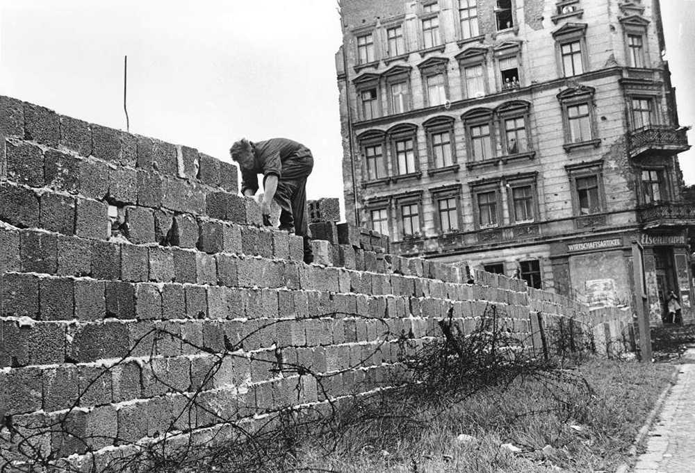 Берлинская стена — зловещий памятник холодной войне