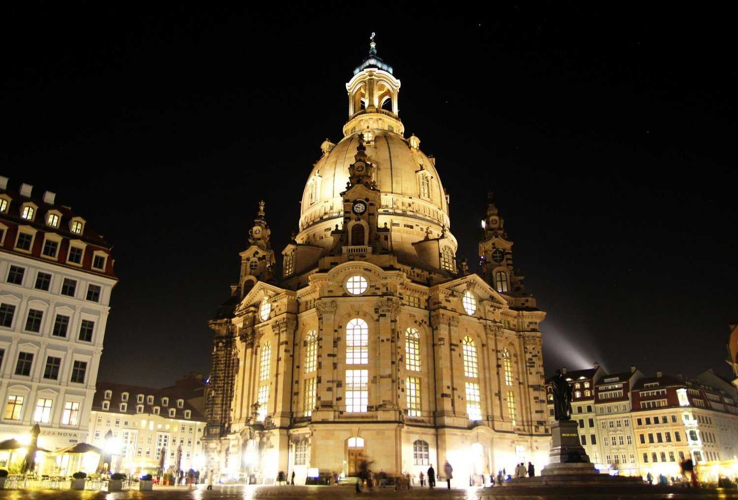Церковь фрауэнкирхе (нем. frauenkirche) в дрездене. фото