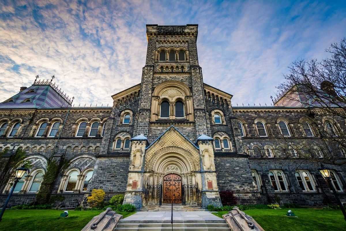 University of toronto - университет №1 в канаде